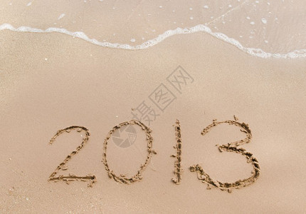 2013年在沙滩上写成海浪开始抹去这个词图片