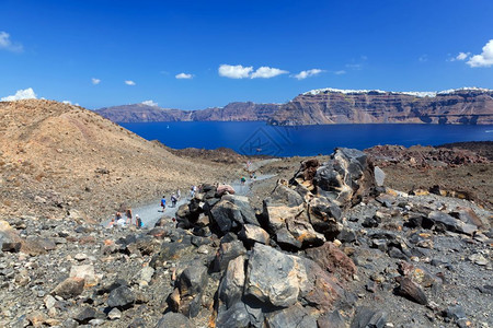 希腊圣托里尼的内亚卡梅火山岛是一个活跃的火山图片