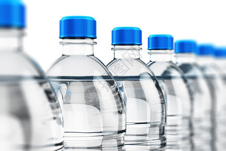 有创意的抽象3D显示一排塑料瓶子的插图这些塑料瓶子有选择焦点效果有明确的净化饮料碳水分离在白色背景上有选择焦点效果图片