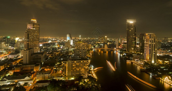夜间曼谷市中心顶楼图片