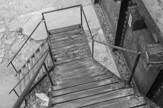 长的台阶和不锈钢手栏长途飞行图片
