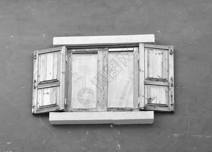 意大利风格的美丽旧窗口图片
