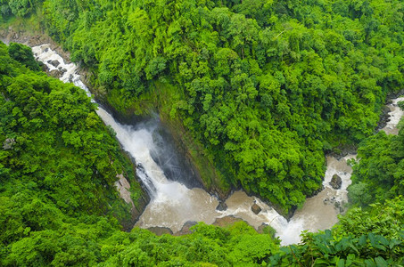 亚洲热带森林深水瀑布图片