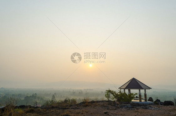 日出在山上泰国纳洪图片