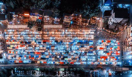 从泰国曼谷市夜间场顶端的视图图片