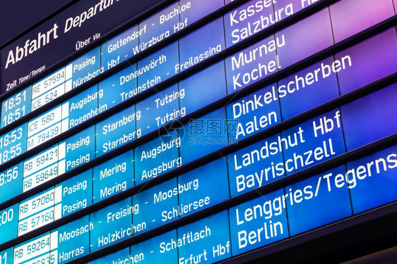 创意式抽象商业旅行和铁路运输概念德国火车列时间表的铁路出发和抵达委员会图片