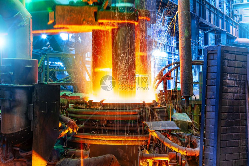 冶炼厂车间工作电熔炉图片