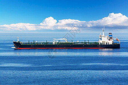 创意抽象石油天然气工业和海运航物流商业贸易概念蓝海工石油和化学商轮图片