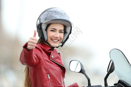 摩托车车友手势大拇指图片