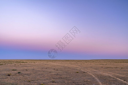 北科罗拉多波尼草原的上日落后图片