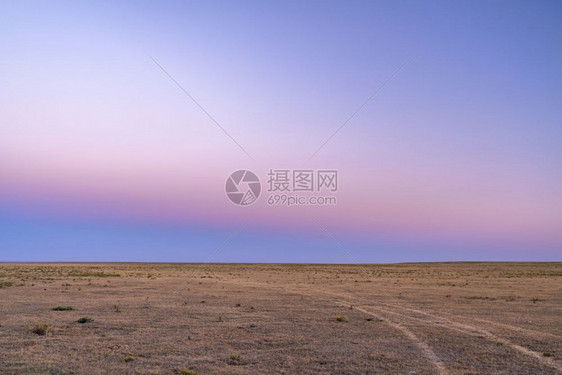 北科罗拉多波尼草原的上日落后图片