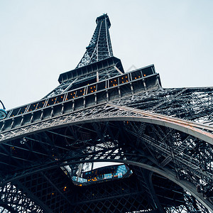 巴黎的埃菲尔铁塔图片