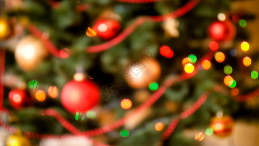 圣诞树上多彩的bokehs和灯光的近距离模糊图像圣诞树上多彩的bokehs和灯光的近距离模糊照片图片