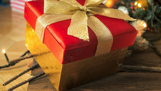 红色圣诞礼物盒的贴近照片红圣诞礼物盒的贴近照片红礼盒的贴近照片图片