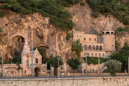 匈牙利Gellert山洞中建造的布达佩斯Paulyn修道院图片