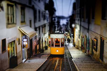 葡萄牙里斯本传统黄色电车图片