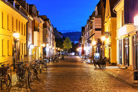 德国梅克伦堡地区Greifswald旧城建筑的景色夏夜图片