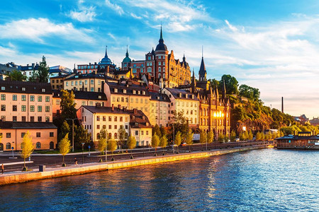瑞典斯德哥尔摩Sodermalm区老城码头建筑的景色夏季象图片