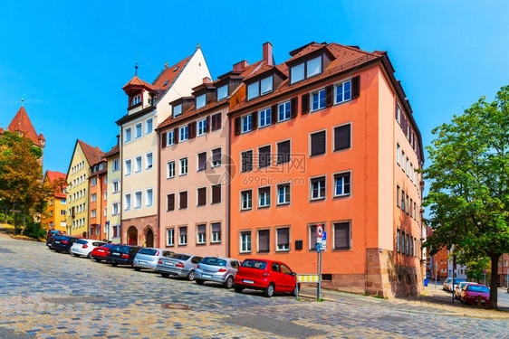 德国巴伐利亚省努伦贝格老城极斜坡的街头景象夏季色图片