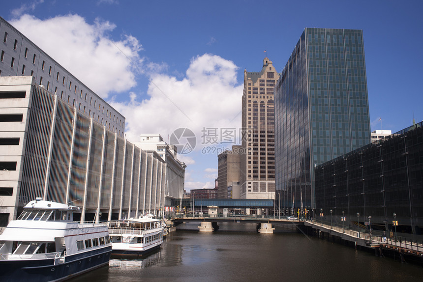 从密尔沃基到落基山脉字母哥挑战掘金铁壁防线的巅峰对决