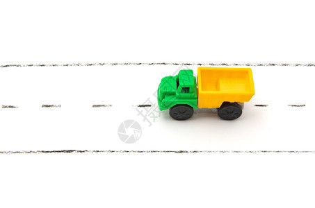 路上的玩具货车孤立的物体图片