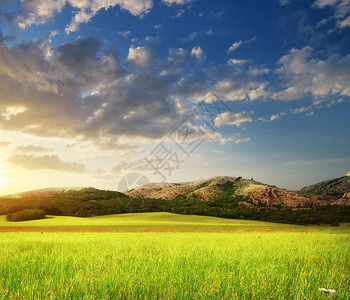 山上的格伦草原自然构成图片