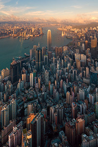 香港市中心维多利亚港智能城市金融区天梯大楼和高日落时空中景象背景图片