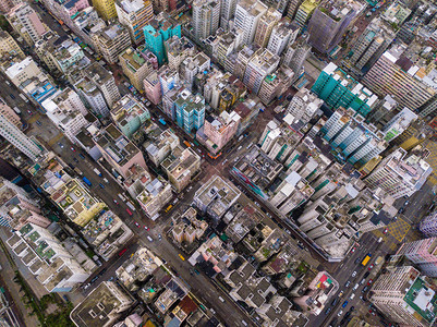 香港公寓在市景背的空中象ShamShuiPo区亚洲智能城市的住宅区建筑物的顶层景象图片