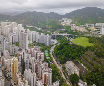 香港公寓在市景背的空中象ShamShuiPo区亚洲智能城市的住宅区建筑物的顶层景象图片