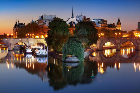 法国巴黎日出时分艺术之夜法国巴黎艺术之夜图片