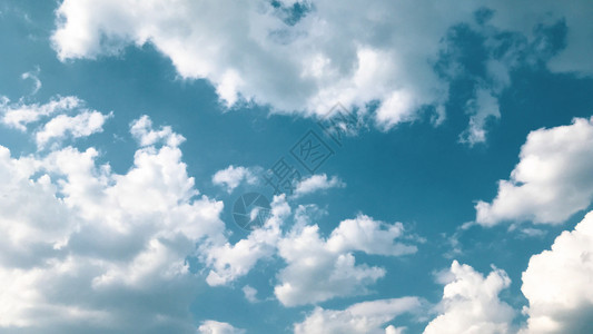 天空中的云图片