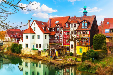 在德国巴伐利亚LaufderPegnitz和Bavaria对传统建筑的中世纪半平面房屋的景象观图片