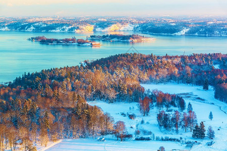 斯堪的纳维亚峡湾冬季日落的风景图片
