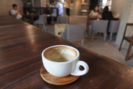 凉咖啡厅温暖的内地空咖啡杯图片