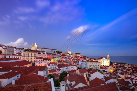 旧城最古老的阿尔法马区圣史蒂芬教堂文森特德福拉修道院和葡萄牙里斯本全国万神殿晚上蓝色时段葡萄牙里斯本图片