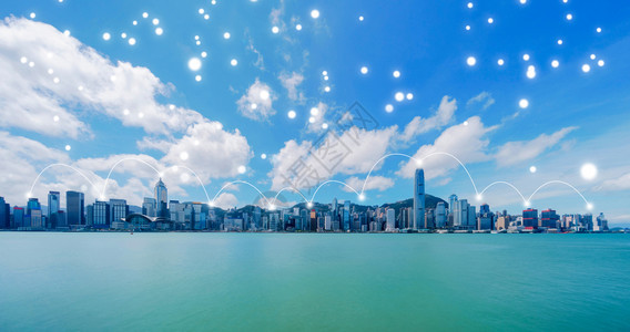 香港市中心与维多利亚港的数码网络连接线路金融区位于智能城市的技术概念中天桥和高楼建筑中午全景图片