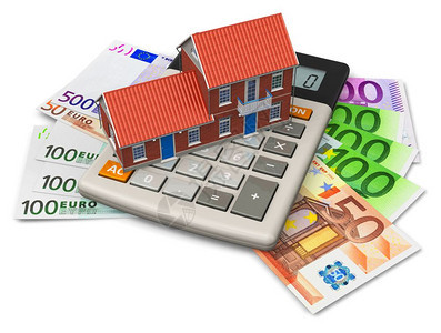 抵押贷款概念用白背景孤立的欧元钞票计算器玩具房屋图片