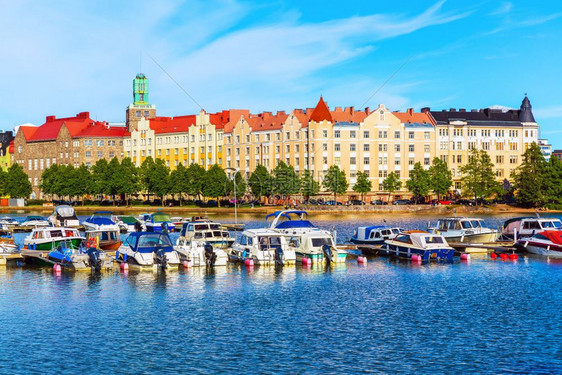 芬兰赫尔辛基旧城码头建筑的美丽夏日风景全图片
