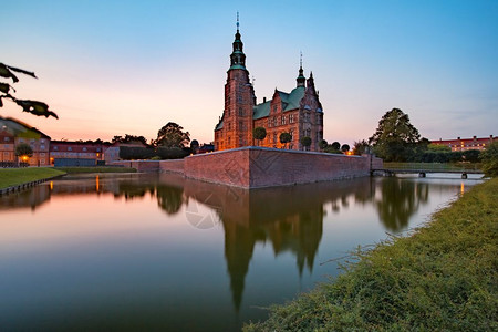 佛兰芒语RosenborgCastle或日落时滑坡丹麦首都哥本哈根丹麦罗森堡背景