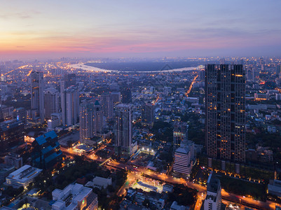 ChongNonsiSathorn曼谷市中心亚洲智能城市的金融区和商业中心夜空天梯和高楼大图片
