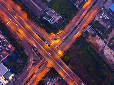 高速公路交界处的空中观察图片