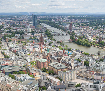 德国法兰克福是主要摩天大楼空中观察全景图片