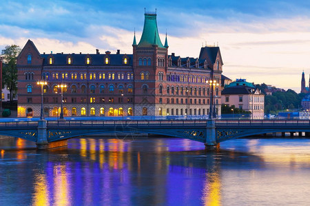 瑞典斯德哥尔摩老城GamlaStan景色夜晚全图片
