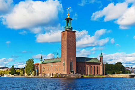 瑞典斯德哥尔摩老城GamlaStan市政厅城堡夏季风景图片