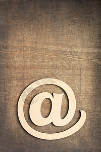 旧背景的电子邮件木符号顶视图图片