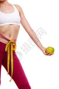 女孩用胶带测量腰部的葡萄水果攀登和饮食健康生活方式营养概念白孤立图片