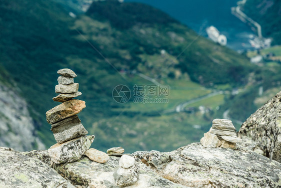 旅游假期和行Geirangerfjord和山地风景从Dalsnibba海台的视角看极好挪威斯堪的纳维亚图片