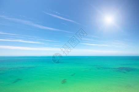 白天蓝海自然构成图片