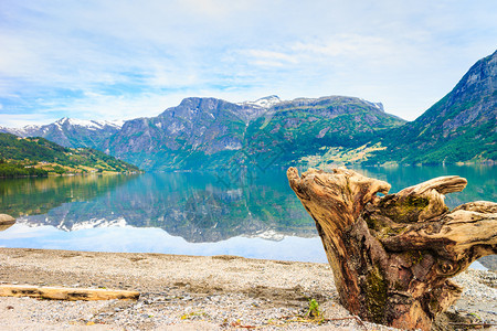 旅游度假和行Jostedalsbreen公园OppstrynStrynSognogFjordane县挪威斯堪的纳维亚图片