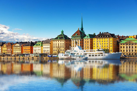 瑞典斯德哥尔摩旧城GamlaStan建筑码头夏季风景全图片
